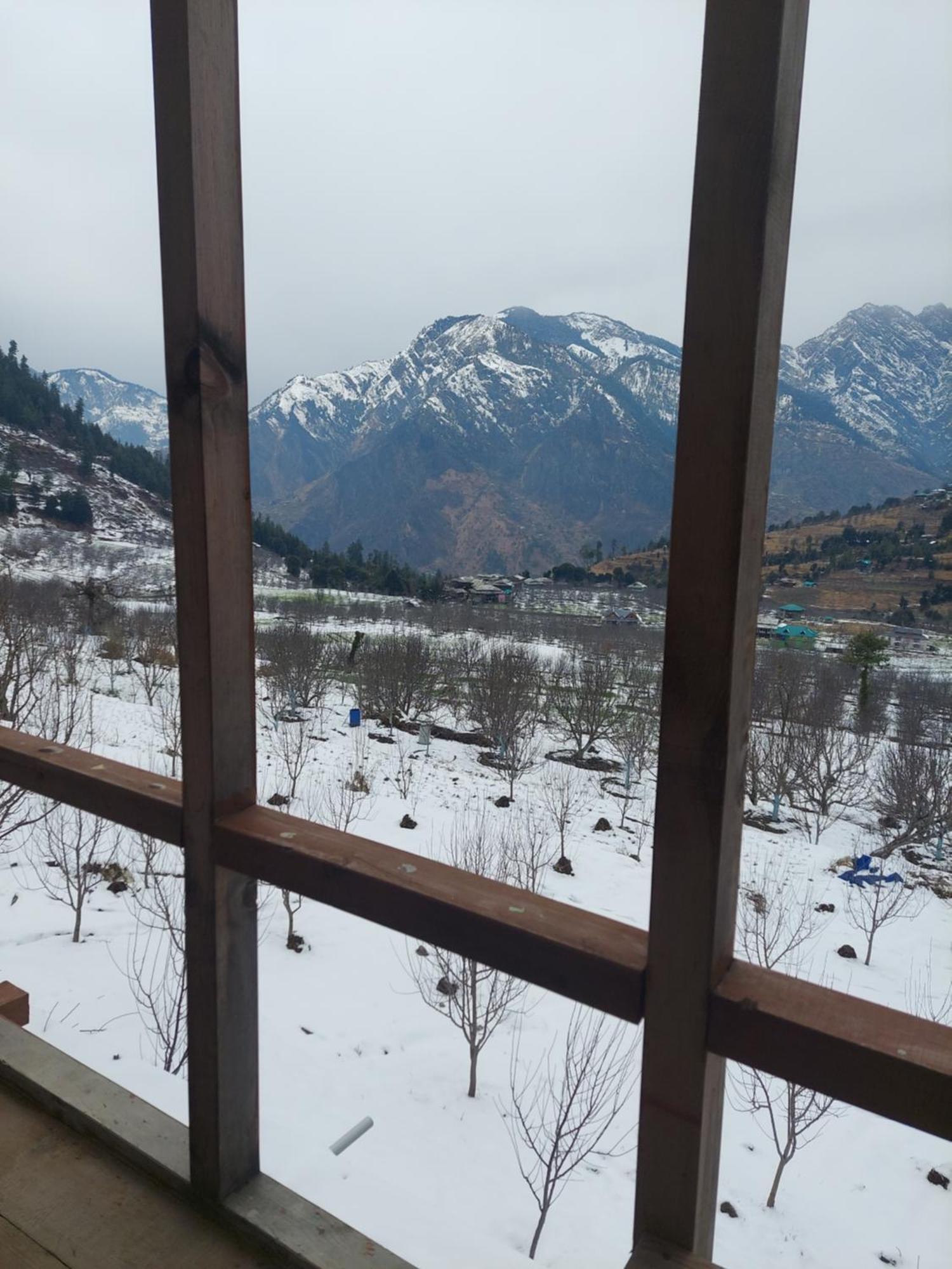 Sukun Hostel Sainj Exterior photo