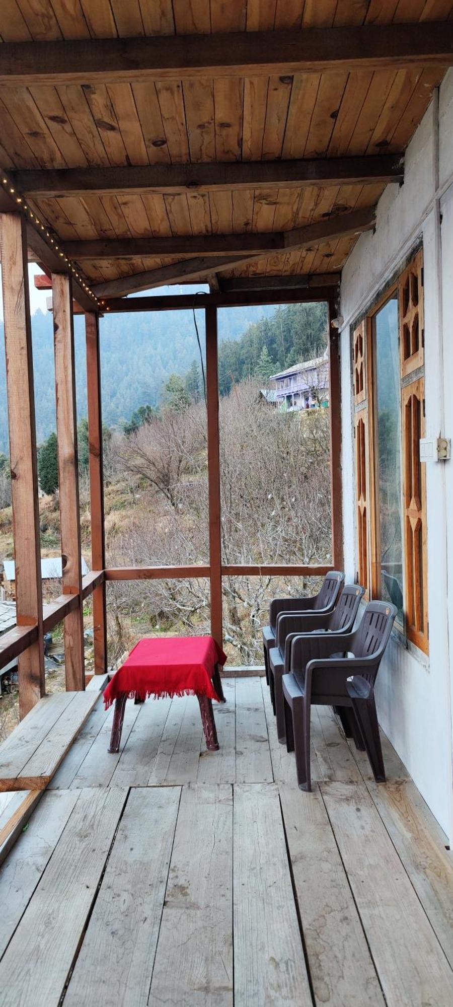 Sukun Hostel Sainj Exterior photo